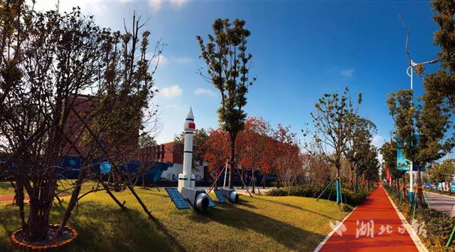 湖北省政协委员走进我国首个商业航天产业基地