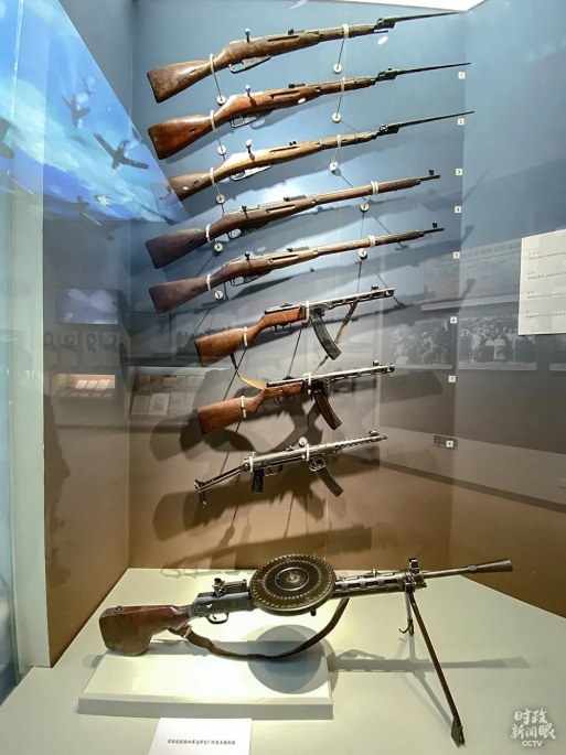 Tiongkok Gelar Pameran Peringatan Perang Melawan Agresi AS dan Membantu Korea Tiongkok Gelar Pameran Peringatan Perang Melawan Agresi AS dan Membantu Korea_fororder_扛3