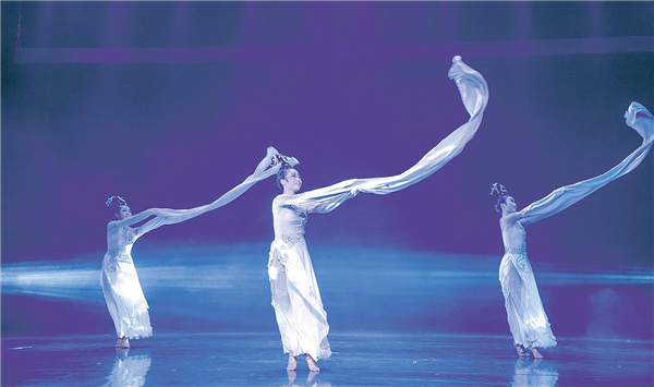 中国舞蹈"荷花奖"古典舞终评演出在河南省洛阳市举行,16部入围作品