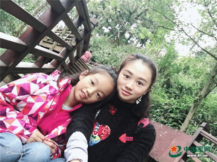 「解放军报」战“疫”日志｜女儿写给抗疫女军医的信：妈妈，我多