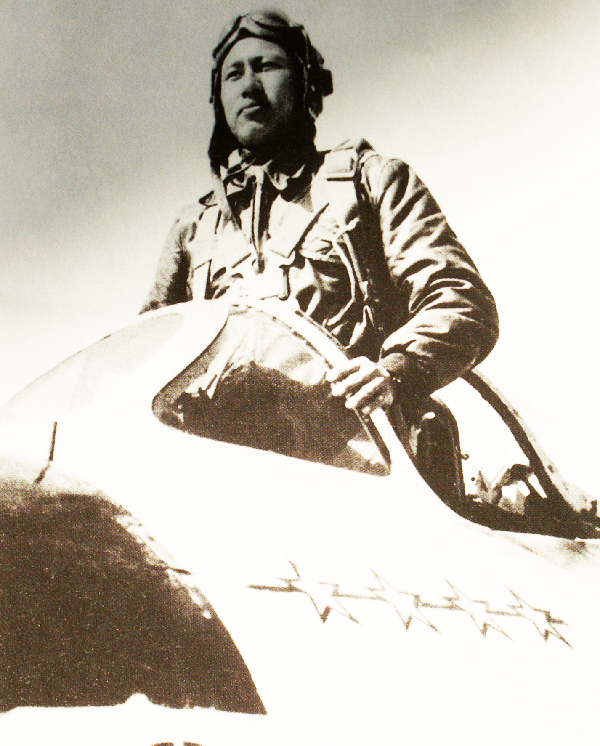 文物中的抗美援朝丨志愿军缴获的美军“王牌飞行员”的手枪等