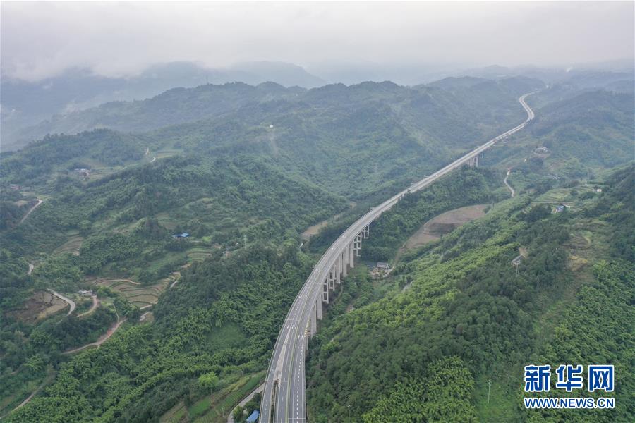重庆：南两高速建成通车