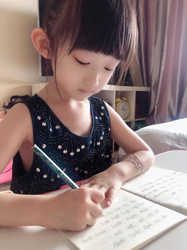 易贝乐云岗校区Vivi家长专访:学好英语从兴趣开始 易贝乐云岗校区Vivi家长专访:学好英语从兴趣开始