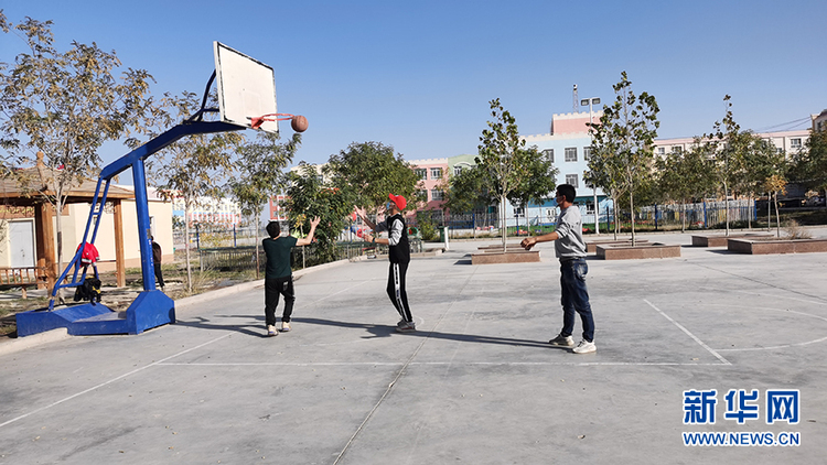 幸福花开新边疆|走出大山 搬进新家——帕米尔高原牧民开启美丽新生活