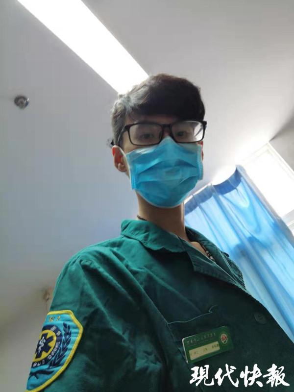 「国际在线」这就是战疫一线，父子相距百米难相见