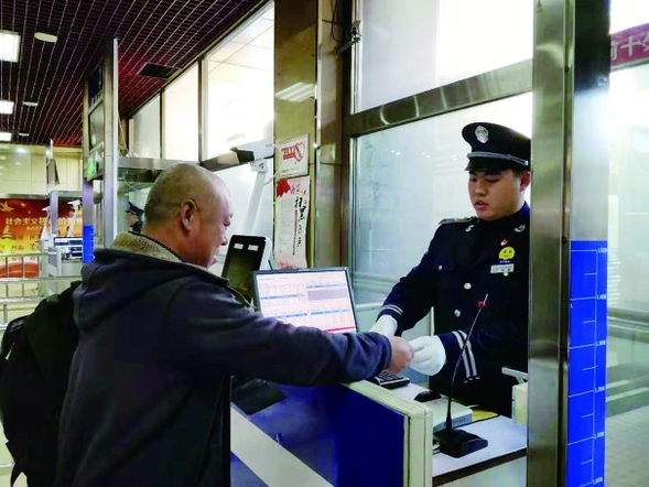 哈市南岗客运站系统再升级 旅客可直接刷二代身份证乘车