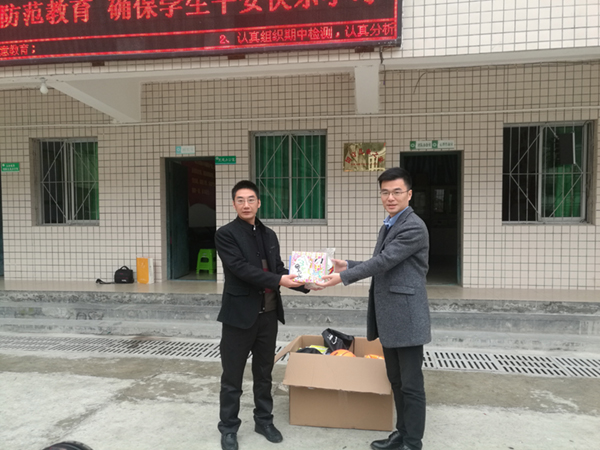 供稿（导航达州，移动端）浙江工业大学为万源市庙子乡留守儿童送爱心