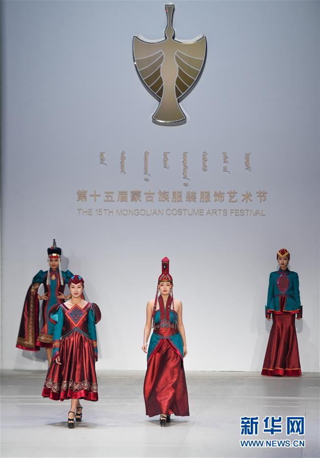 呼和浩特成功举办第十五届蒙古族服装服饰艺术节