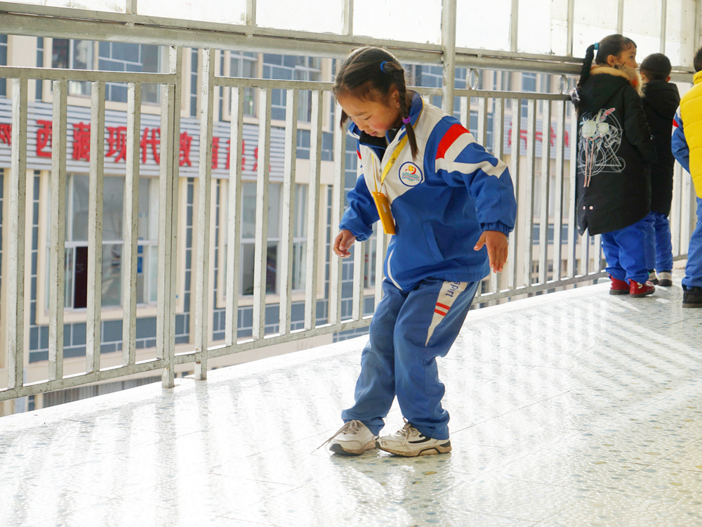 图片默认标题_fororder_图4,课间休息时光。 摄影:刘娜.JPG