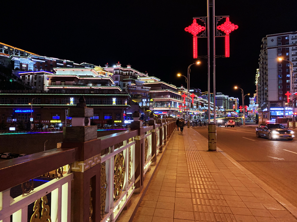 图片默认标题_fororder_图7,昌都中路夜景。 摄影:刘娜