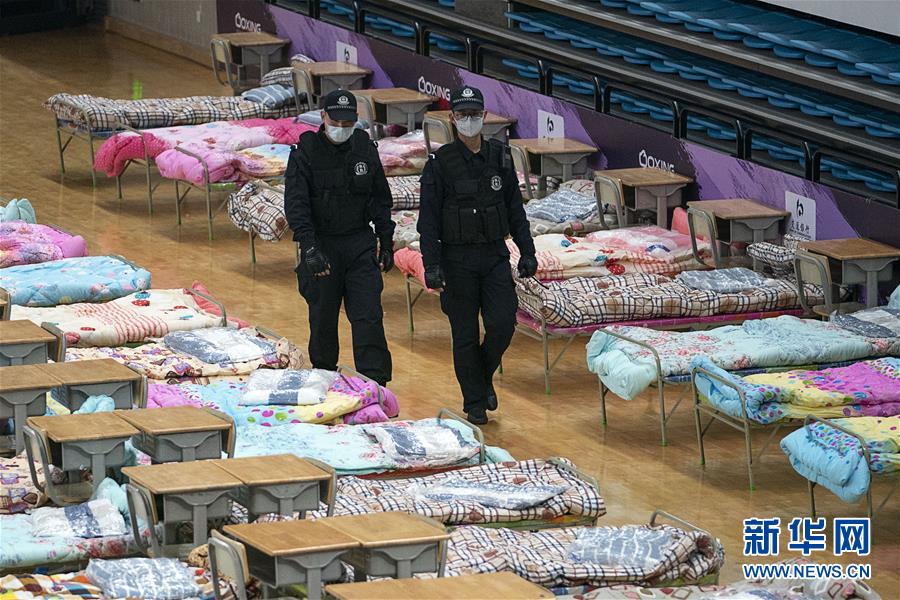 [新华网]武汉抢建“方舱医院”