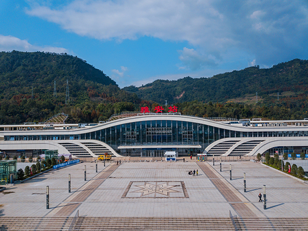 图片默认标题_fororder_成雅铁路雅安站（摄影：李昕峰）