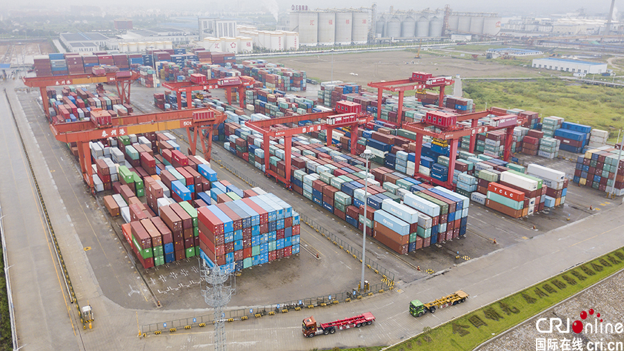 图片默认标题_fororder_泰州港集装箱码头。蒋文超摄2