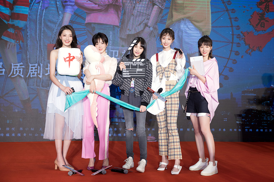 赵宝刚《青春斗》发布会郑爽自扇巴掌诠释角色-国际在线