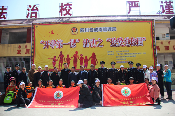 图片默认标题_fororder_金阳十字大街宣传现场