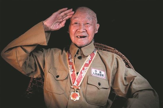 (转载)抗美援朝战地记者卢陆念:以笔为枪 记录峥嵘岁月