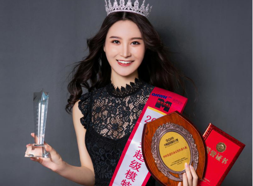 大连女孩刘伊雪荣获2018-2019中美超级模特大赛中国区总决赛冠军