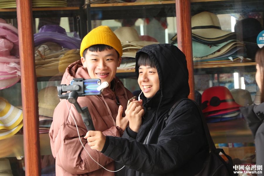 台湾年轻自媒体人访石林国家地质公园