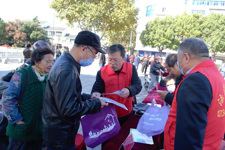 （B 平安江苏列表）淮安市淮安区重阳节广场法律服务活动“敬老爱老”