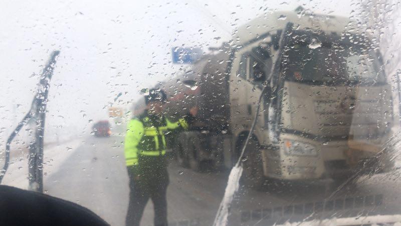 吉林省交警部门出动警力5000余人次确保交通安全