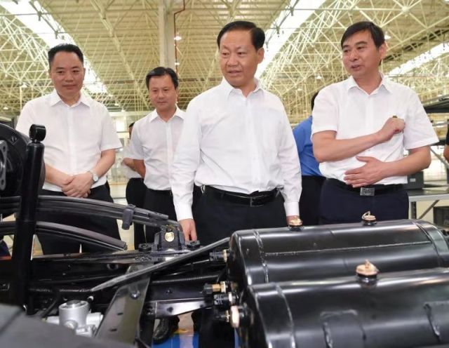 （导航成都，移动端）厚植民营经济健康成长沃土——访四川省委书记彭清华