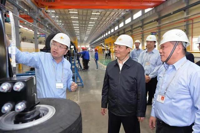 （导航成都，移动端）厚植民营经济健康成长沃土——访四川省委书记彭清华