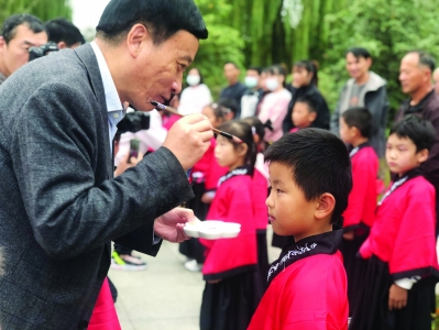 南京长江小学举行一年级入学仪式