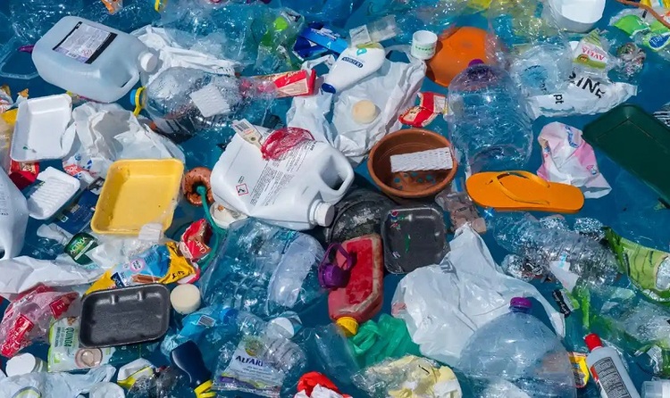 研究报告直言,多年以来垃圾出口,掩盖了美国对塑料污染的"巨大贡献