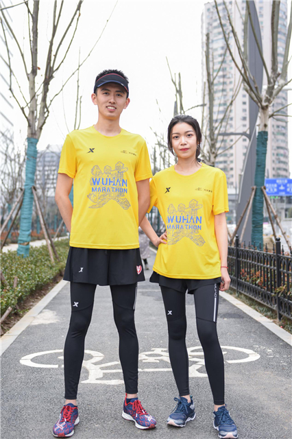 【湖北】【CRI原创】2019武汉马拉松参赛服与奖牌发布 名校挑战选手集体亮相