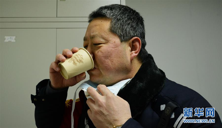 新华网@北京：铁路公安“防疫”忙