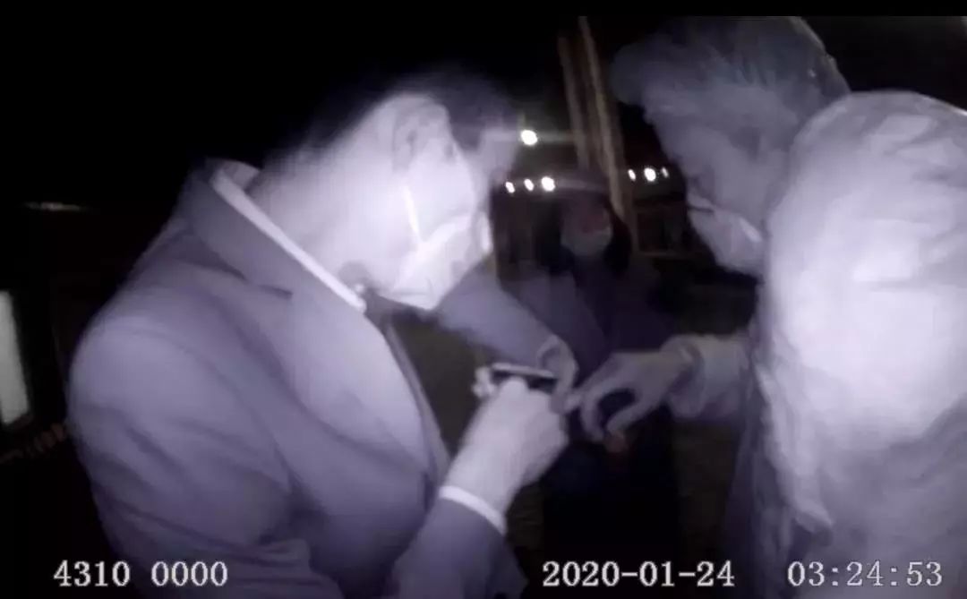 #国际在线#一次出乘遇到4个疑似患者，他选择这样做