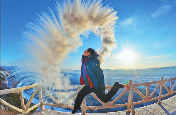 “冰雪之冠”享誉中国国际旅交会
