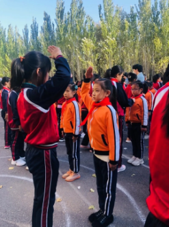 沈河区方凌小学举行“红领巾，我为你自豪”入队仪式