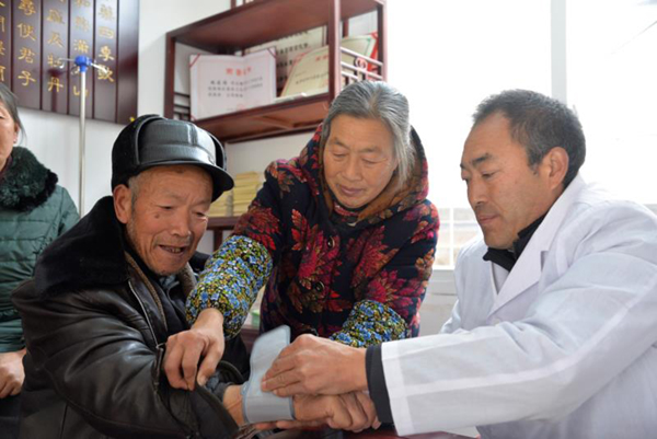 图片默认标题_fororder_2村民到医馆看病