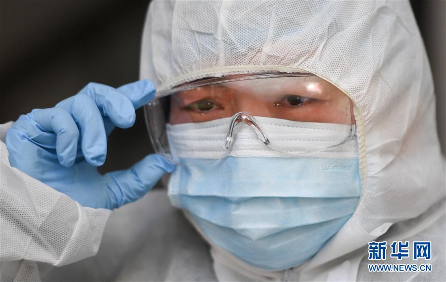 「新华网」武汉：坚守社区 共抗疫情