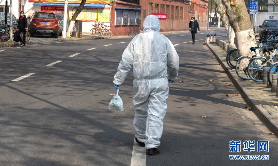 「新华网」武汉：坚守社区 共抗疫情