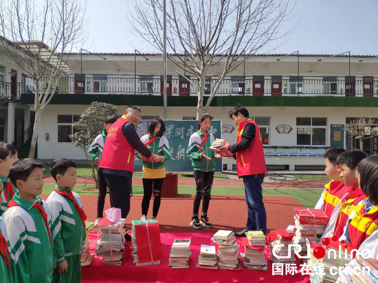 【河南供稿】漯河市第三中学开展图书爱心捐赠活动