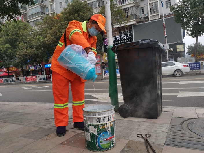 （市州）思南城区投放100个废弃口罩专用回收箱