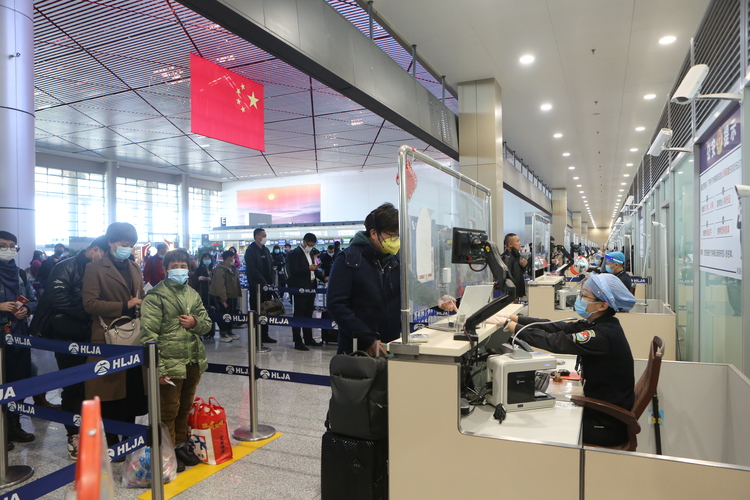 哈尔滨机场年旅客吞吐量突破1000万人次