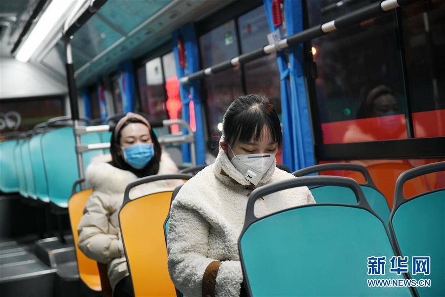 【新华网】西安公交开通12条“医护专线”