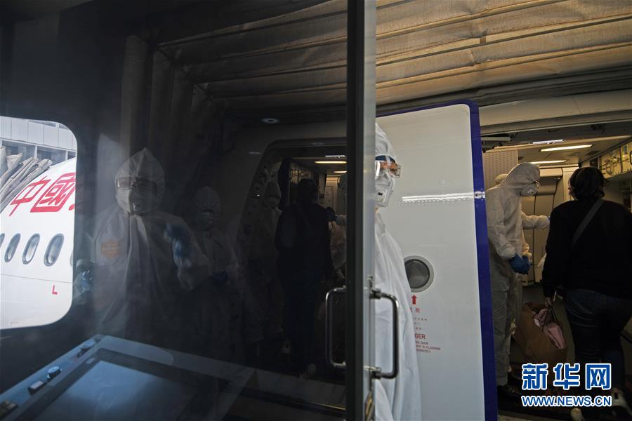 #新华网#中国政府包机从新加坡接回147名湖北籍旅客