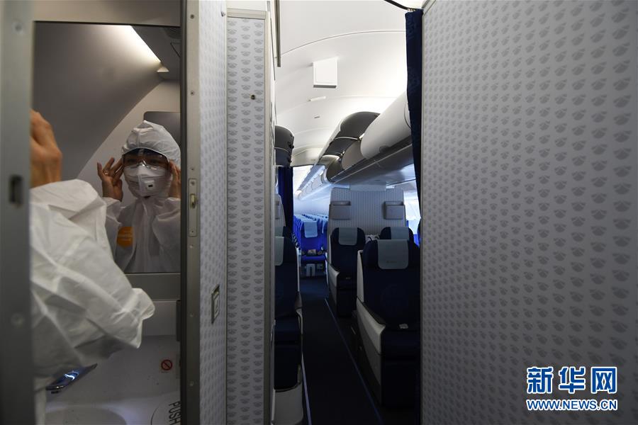 #新华网#中国政府包机从新加坡接回147名湖北籍旅客
