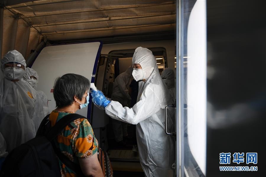 #新华网#中国政府包机从新加坡接回147名湖北籍旅客