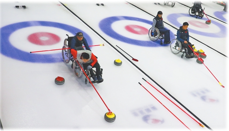 国家轮椅冰壶队在哈尔滨备战冬季残奥会