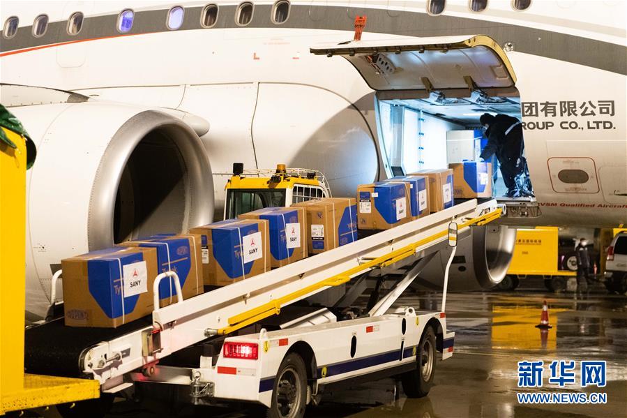 「新华网」“岂曰无衣，与子同袍”——4.2万套医用防护服运抵长