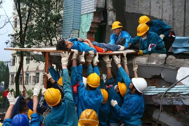 从抢险救灾到精准扶贫，40年，图说央企社会责任