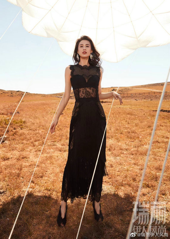 Aktris Tiongkok Huang Shengyi Naik ke Sampul Majalah