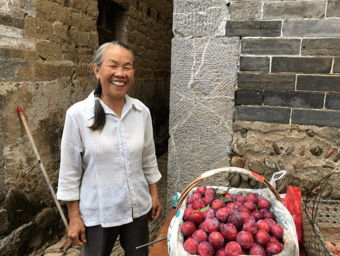 ສີ​ແສງ​ແຫ່ງ​ຍຸກ: ເລື່ອງ​​ລາວ“​ຜ້າ​ຫົ່ມ​ເຄິ່ງ​ຜືນ”ກັບ​ຜູ້​ສືບ​ທອດ_fororder_半条被子5