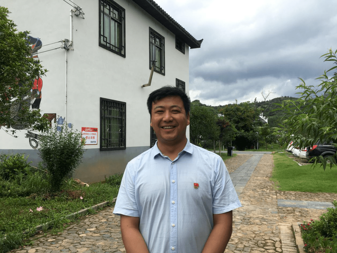 ສີ​ແສງ​ແຫ່ງ​ຍຸກ: ເລື່ອງ​​ລາວ“​ຜ້າ​ຫົ່ມ​ເຄິ່ງ​ຜືນ”ກັບ​ຜູ້​ສືບ​ທອດ_fororder_半条被子4