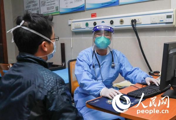 【人民网】中南医院4名医护人员治愈后返岗